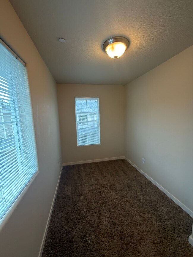 Building Photo - 28521 SW Orleans Ave