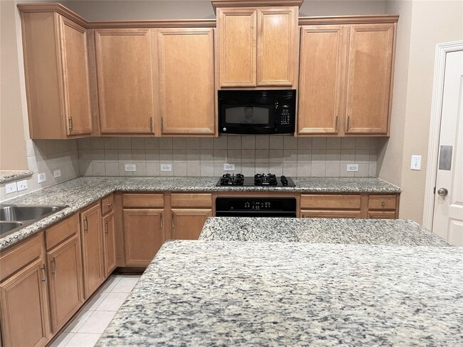 Building Photo - 3305 Knollcrest Ln