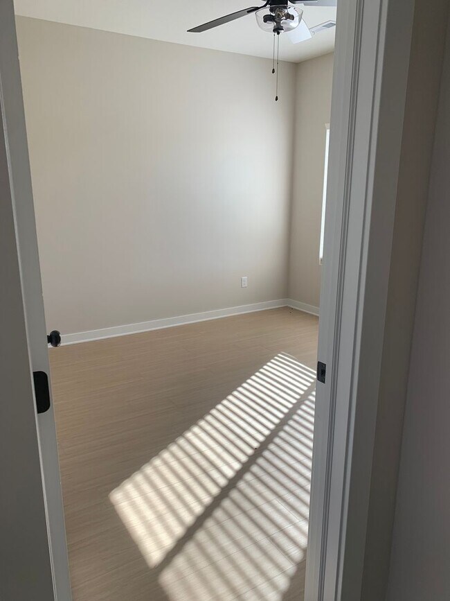 Building Photo - 5406-08 BRESSLER Dr