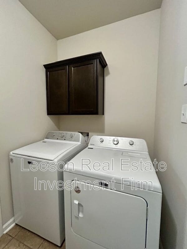 Building Photo - 652 Riverscape Dr