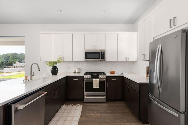 Building Photo - 2108 Rosewood Ave