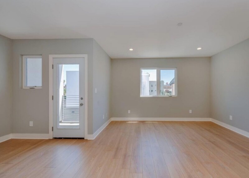 Building Photo - 429 1/2 Heliotrope Dr