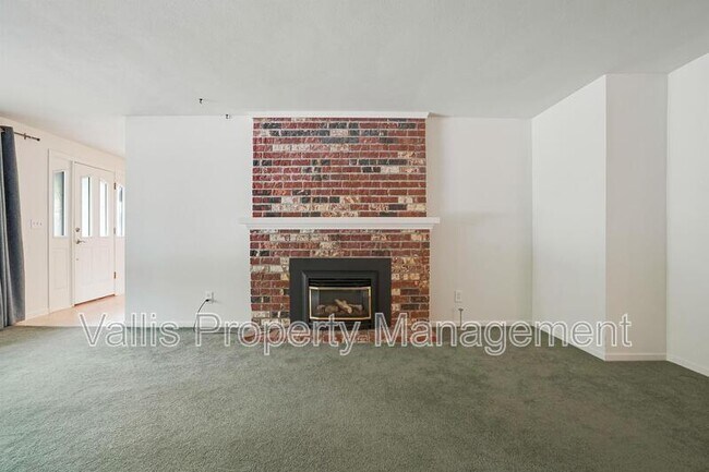Building Photo - 3385 Camellia Dr S