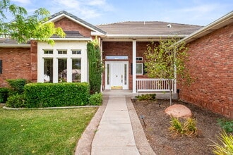 Building Photo - "Spacious 4-Bedroom, 4.5 Bathroom 4792 sq. ft. Retreat with Scenic Views and Cozy Fireplace in St...