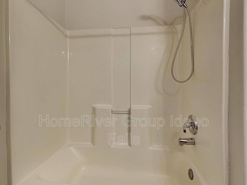 Building Photo - 3535 Deloy Dr