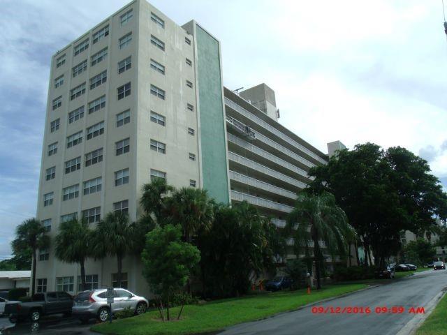 Building Photo - 2555 NE 11th St