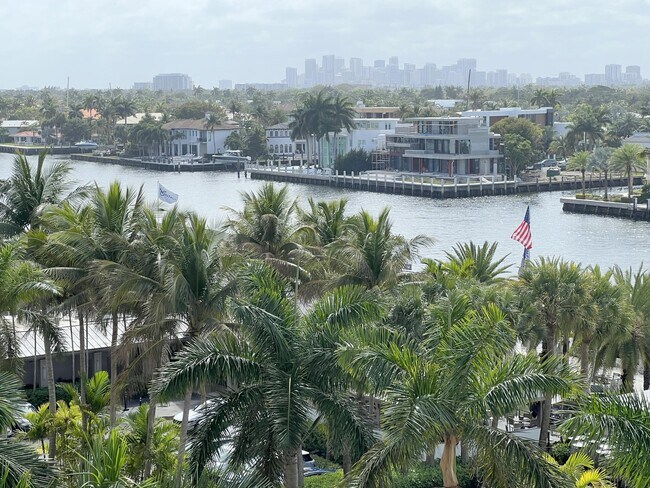 Building Photo - 3020 NE 32nd Ave