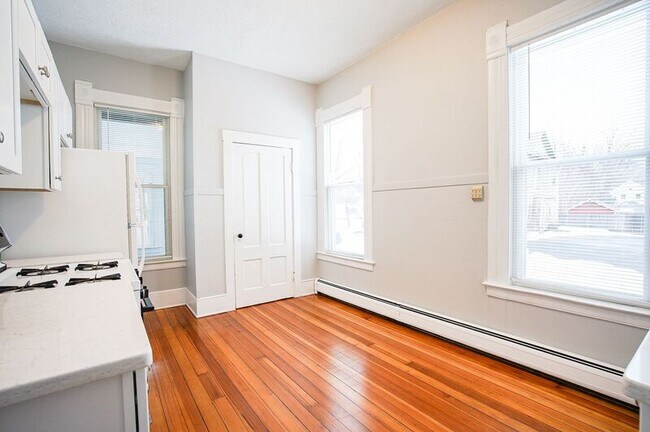 Building Photo - 21 Day Ave