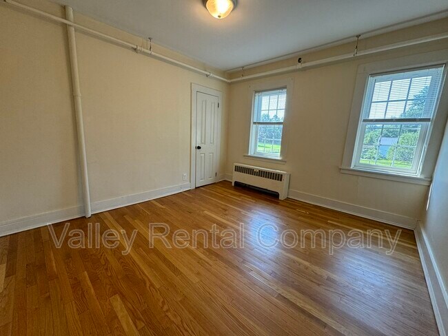 Building Photo - 132 Middle St