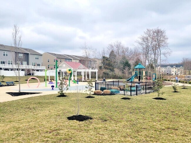 Building Photo - 8820 Englewood Farms Dr