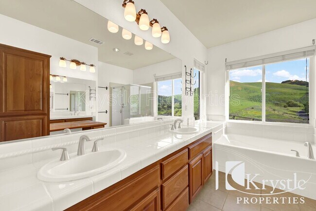 Building Photo - 3050 Blue Sky Ct