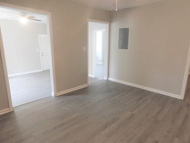 Building Photo - Completley Remodeled 2/1 in Longbranch!