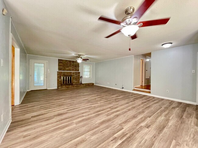 Building Photo - 136 Rwe Jones Dr