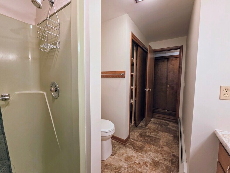 Building Photo - 154 Valley View Dr