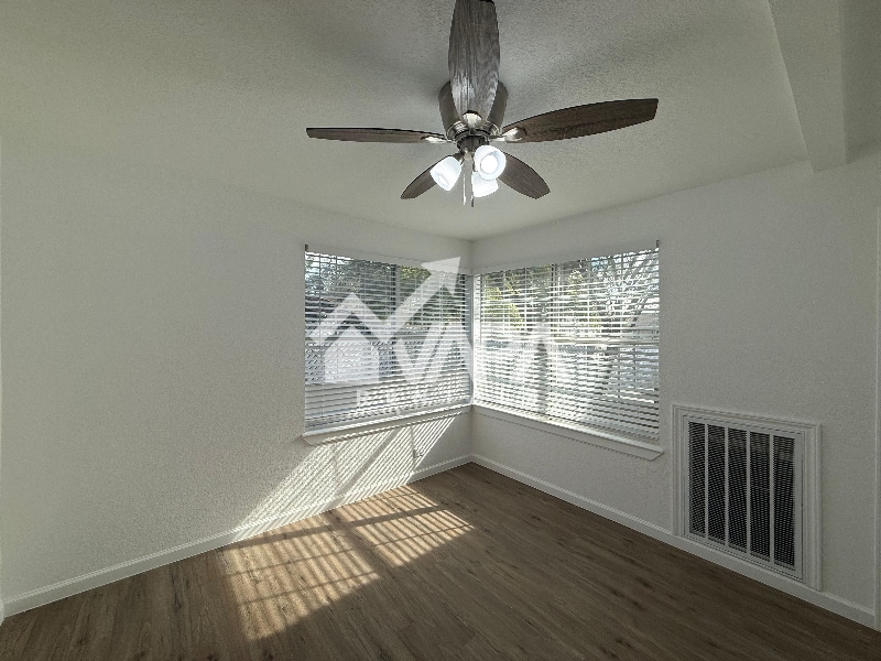 Building Photo - 332 W Mandalay Dr