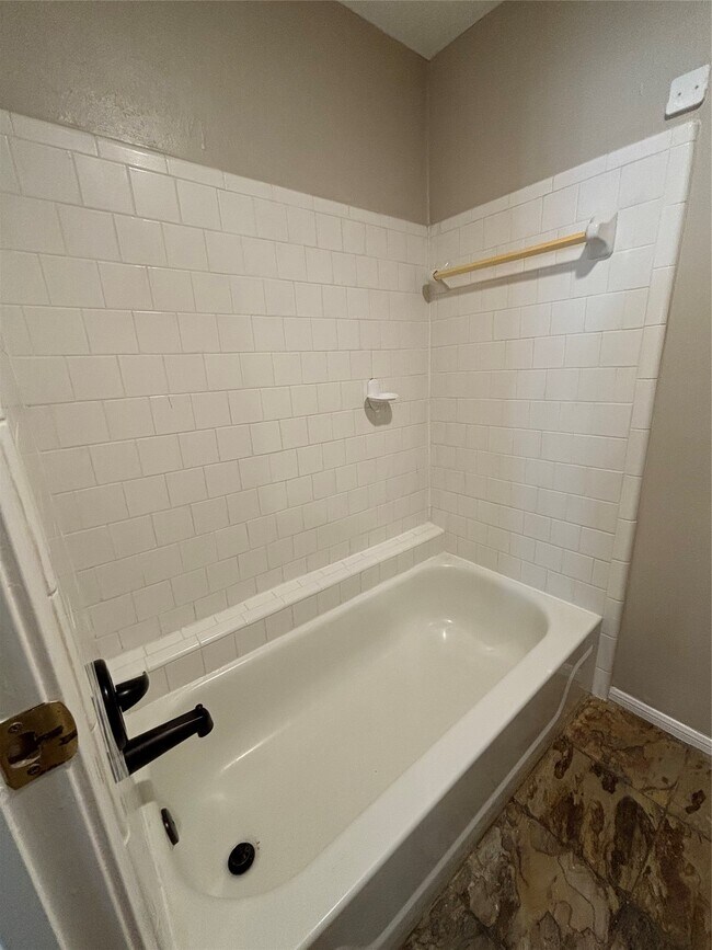 Building Photo - 12755 Mill Ridge Dr