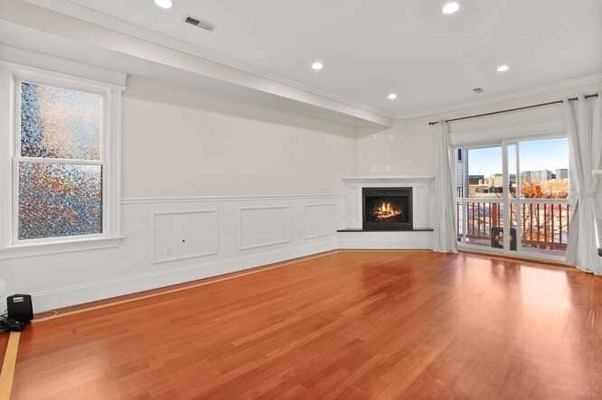 Building Photo - 472 E 3rd St