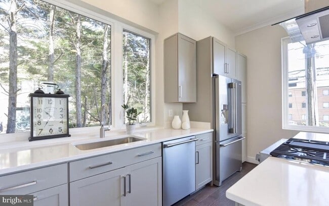 Building Photo - 2815 24th Rd S