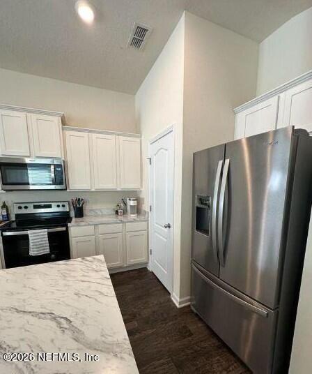 Building Photo - 5858 Calvary Dr