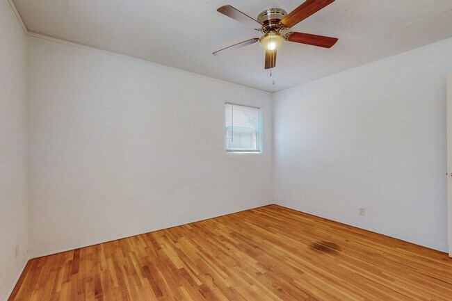 Building Photo - 1716 Bryn Mawr Dr NE