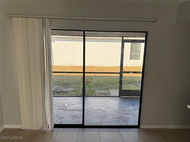 Building Photo - 3004 Santa Barbara Blvd