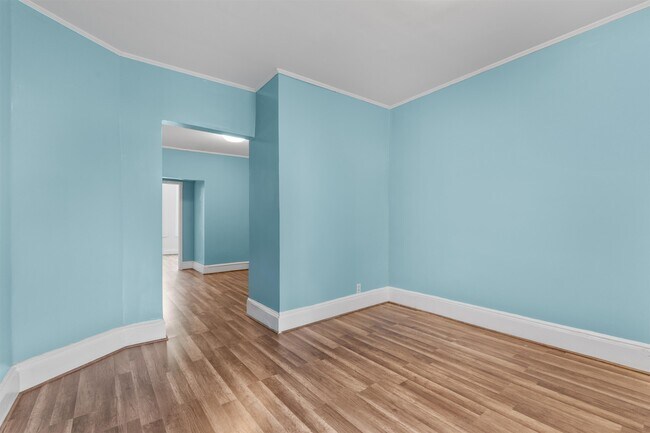 Building Photo - 122 Mallory Ave