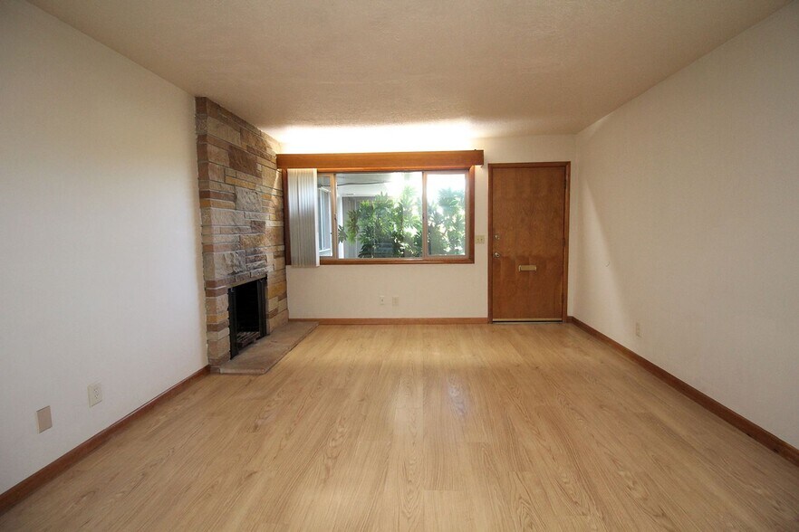 Building Photo - 3200-3236 SW Marigold St