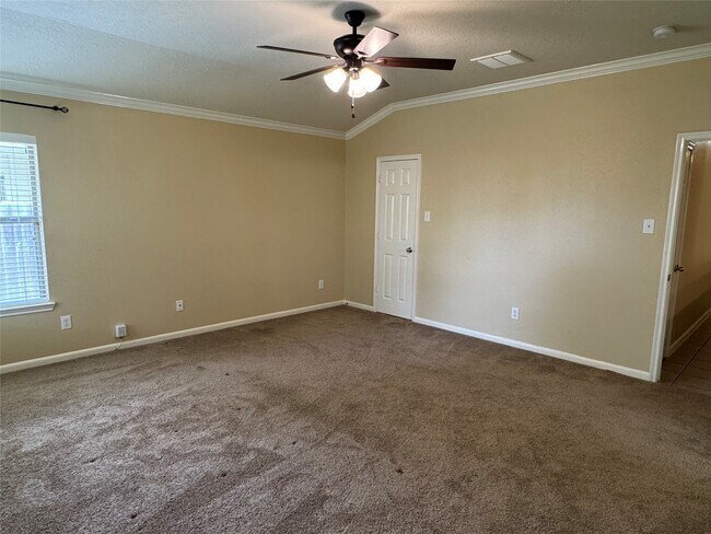 Building Photo - 21307 Springbrook Hollow Ct