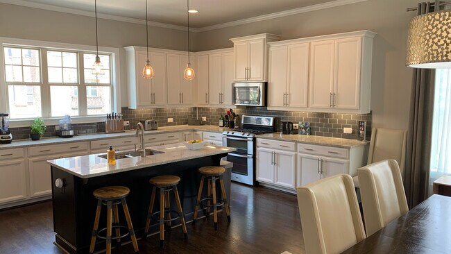 Building Photo - 955 Opelousas Way