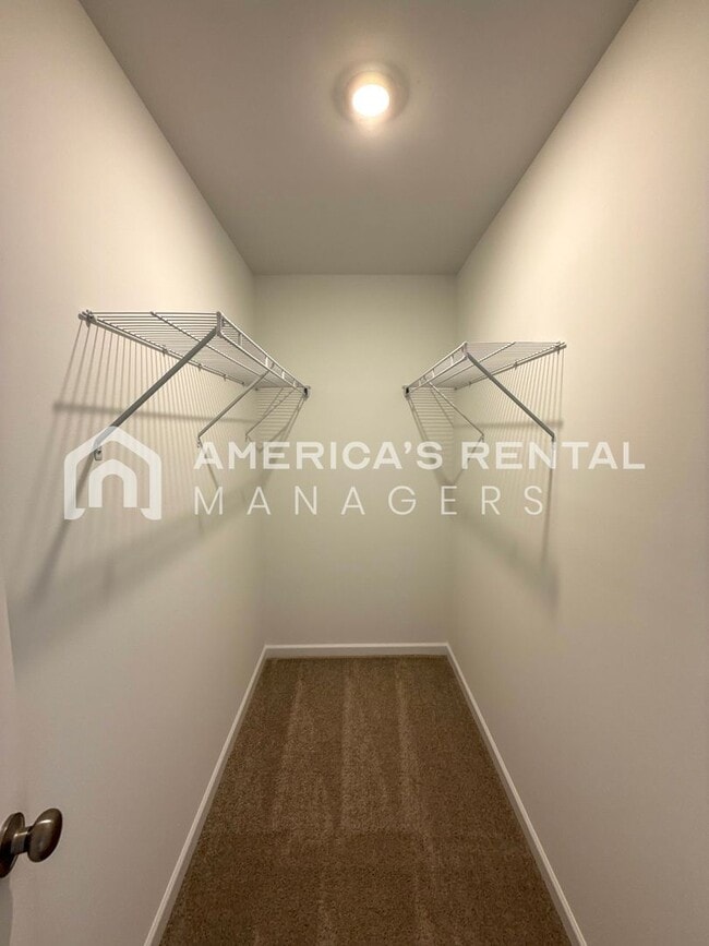 Building Photo - Escape to Lakeside Living in Lincoln! View with 48 Hours Notice!