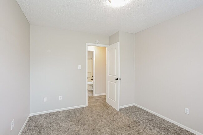 Building Photo - 6682 Dunsany Ct