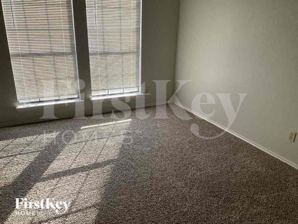 Building Photo - 922 Ramblewood Dr