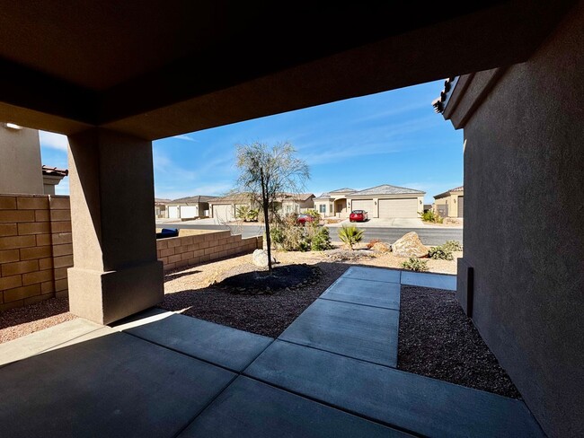 Building Photo - Very Clean Newer Mohave Valley Home