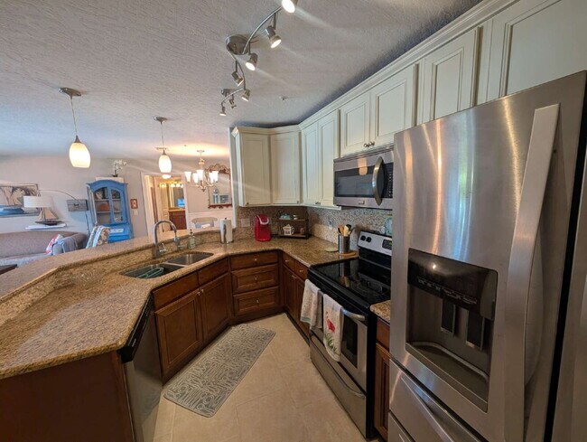 Building Photo - Fully Furnished 2-Bedroom Condo