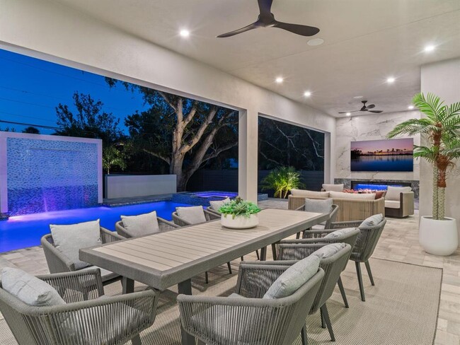 Building Photo - 2467 Hyde Park St