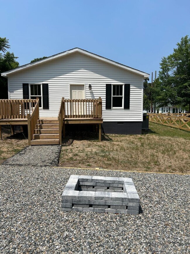 Building Photo - Beautifully Remodeled 4/2