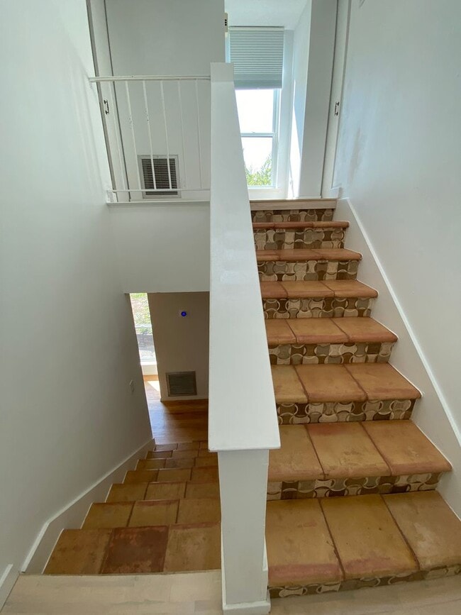 Building Photo - Alamo Heights Gem ~  2 / 2.5 Multi-Level C...