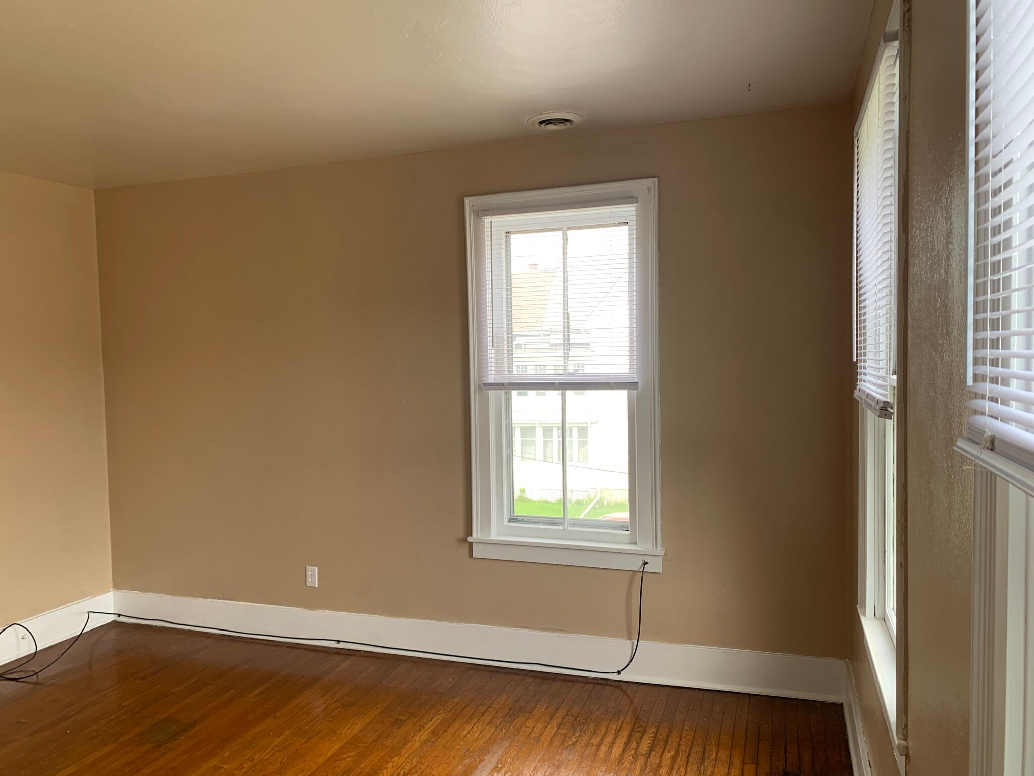 Building Photo - 223 Main St