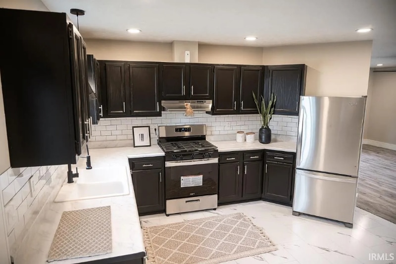 Building Photo - 916 E Dixon St