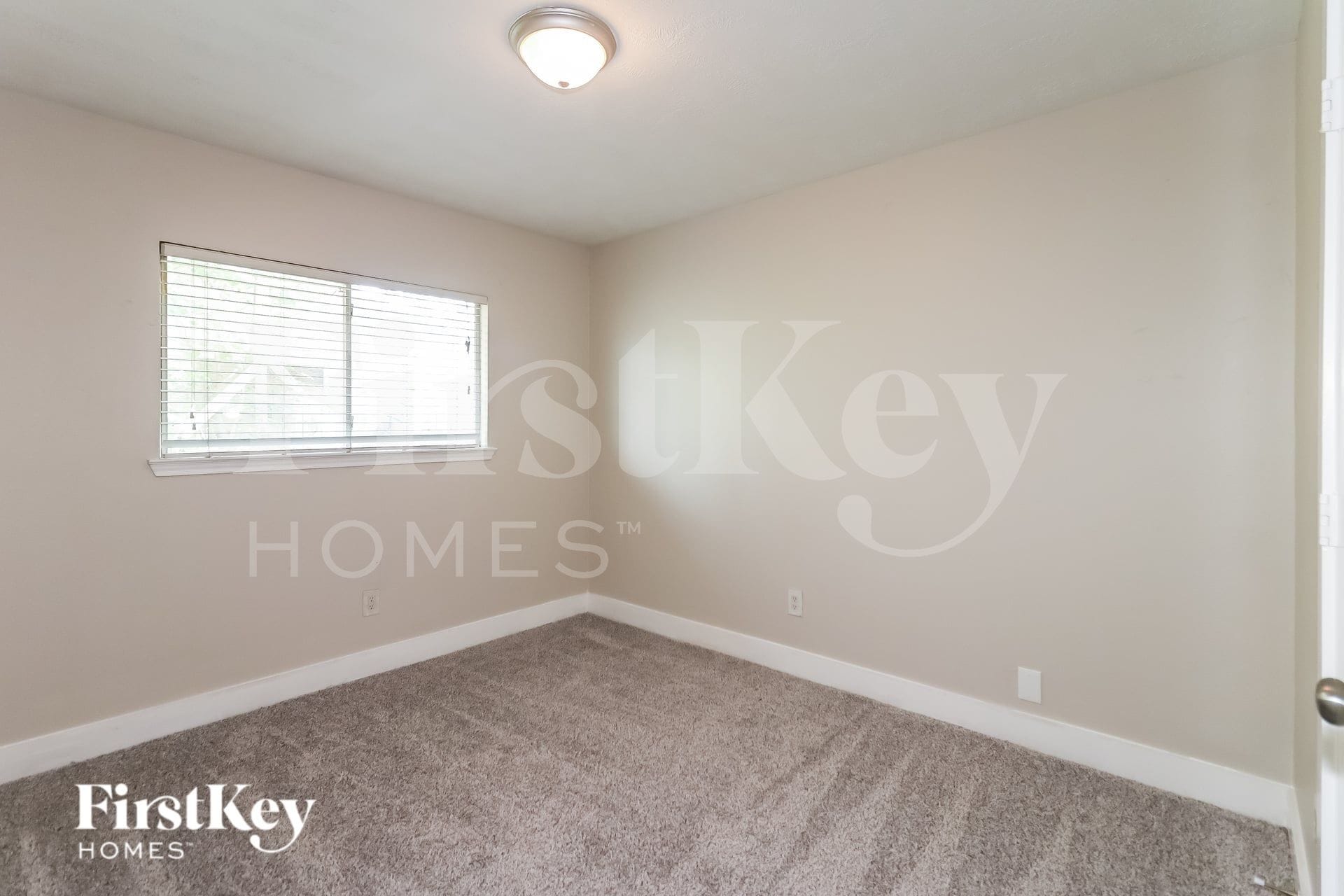 Building Photo - 5043 Summit Lodge Dr