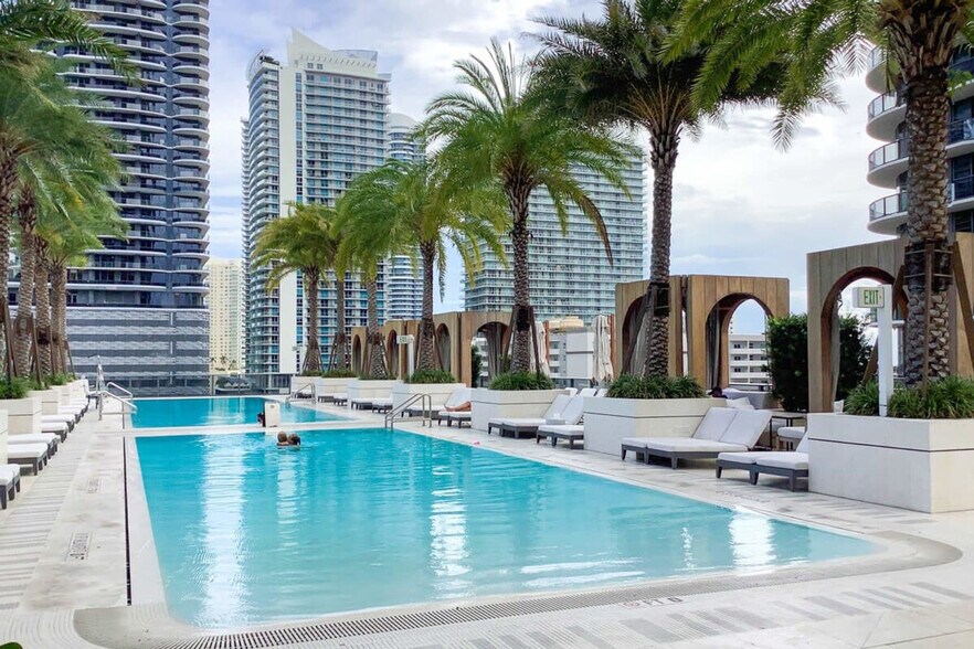 Building Photo - 801 S Miami Ave