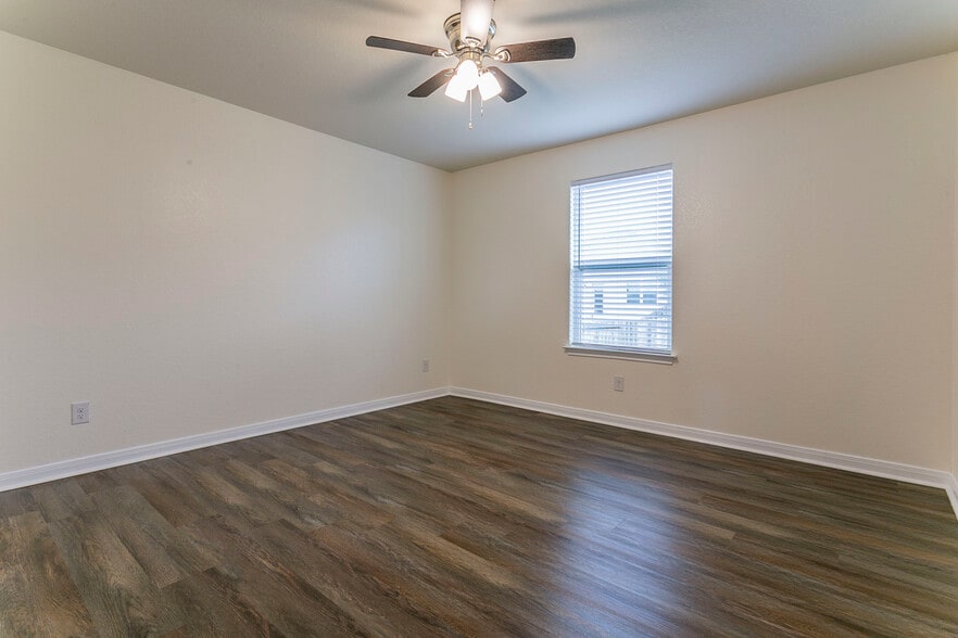 Building Photo - 211 Azalea Way