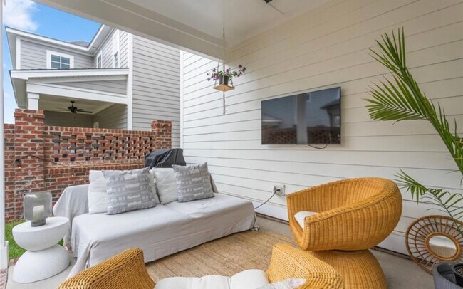 Building Photo - Modern 3-Bedroom, 3-Bath Home in Winston-Salem