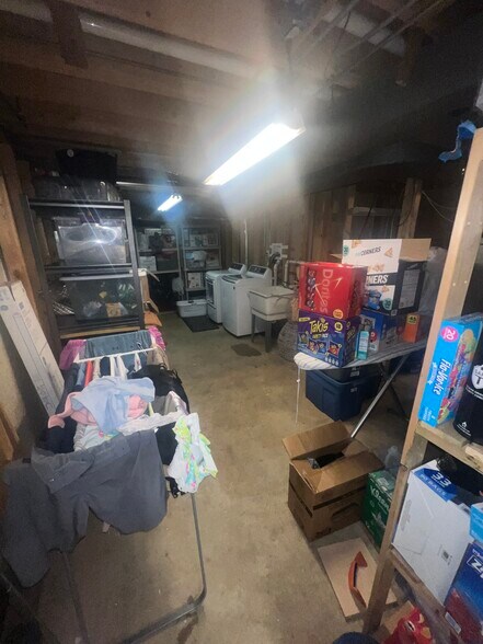 Building Photo - 927 Cass Ln