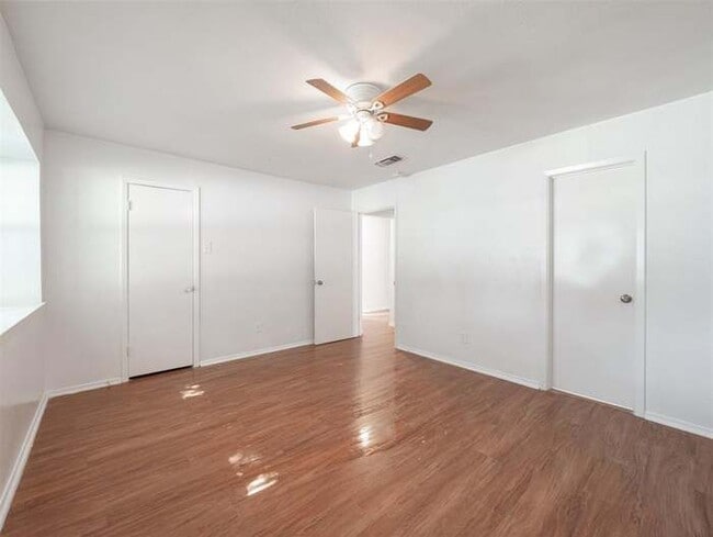Building Photo - 404 Carter Dr