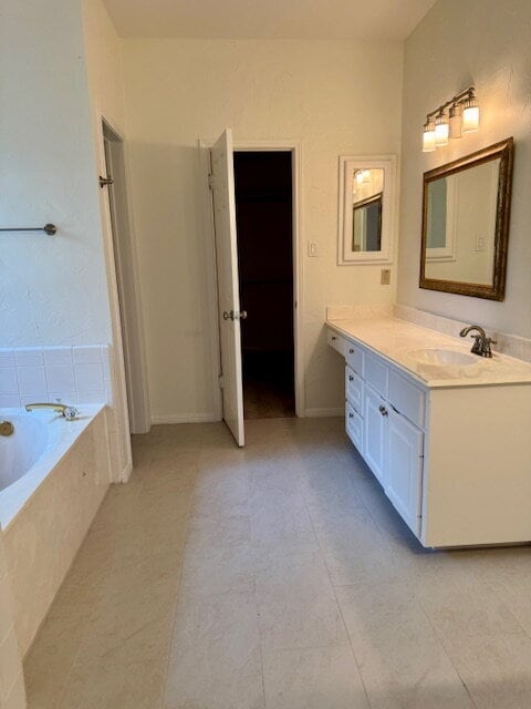 Building Photo - Elegant 4-Bedroom Retreat in Austin's Scen...