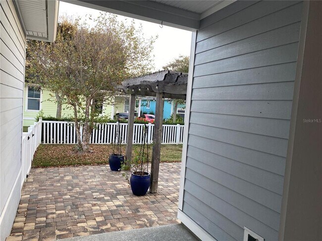 Building Photo - 25 Smiling Fish Ln