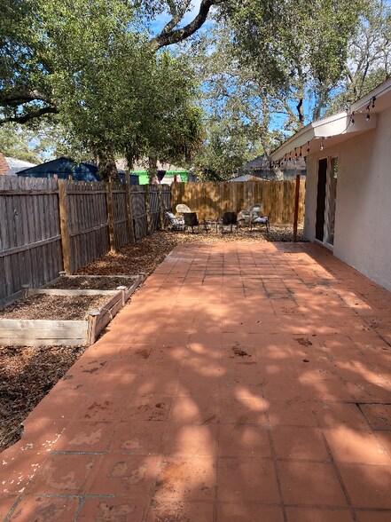 Building Photo - 3203 W Hartnett Ave