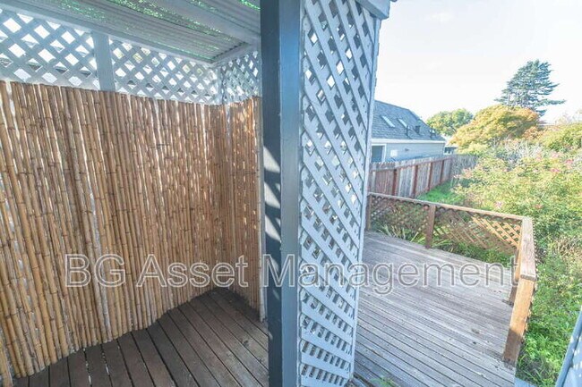 Building Photo - 317 Pomona Ave