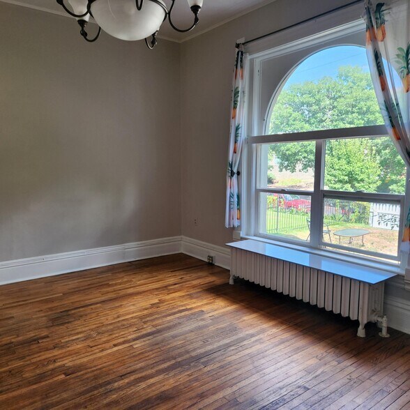 Main Room - 1639 N Ogden St